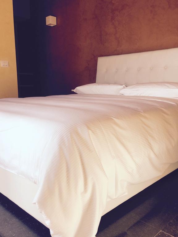 Palazzo Eliss Bed & Breakfast Margherita Di Savoia Bagian luar foto